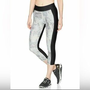🌹 Under Armour  Capri Leggings size XL